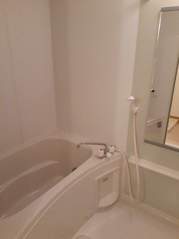 ハイツ　ナリッシュ　３の浴室|落ち着いた空間のお風呂です