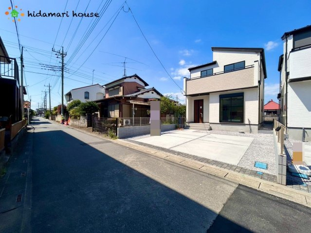 鴻巣市吹上本町3期　新築戸建　グラファーレ02　の前面道路含む現地写真