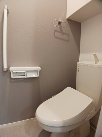 グリシーヌのトイレ|落ち着いた色調のトイレです