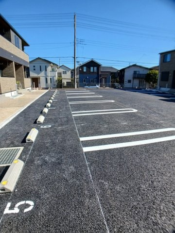ユウスゲの駐車場|車をお持ちの方に嬉しい駐車場付きの物件です
