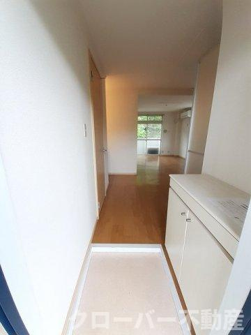 フローラ・国分寺Ｂの玄関