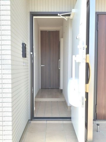イーストサイド８７の玄関|収納もある玄関です