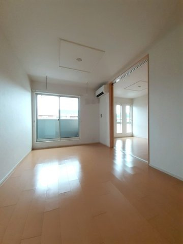 こちらの居間で趣味の時間をお楽しみください