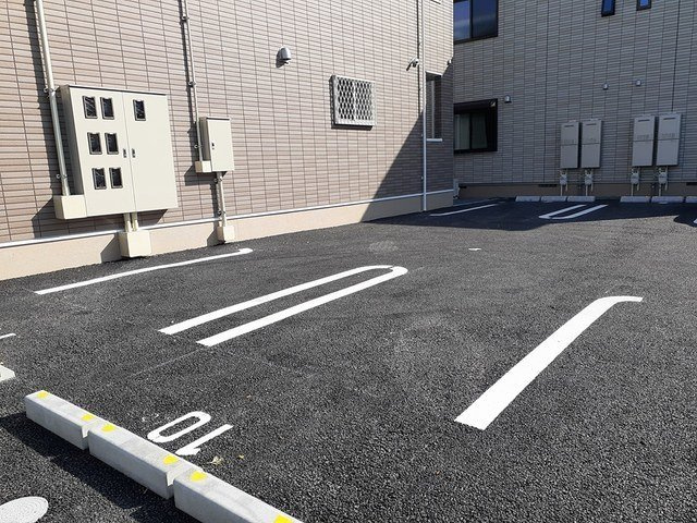 グランド　Ⅱの駐車場|駐車場完備です