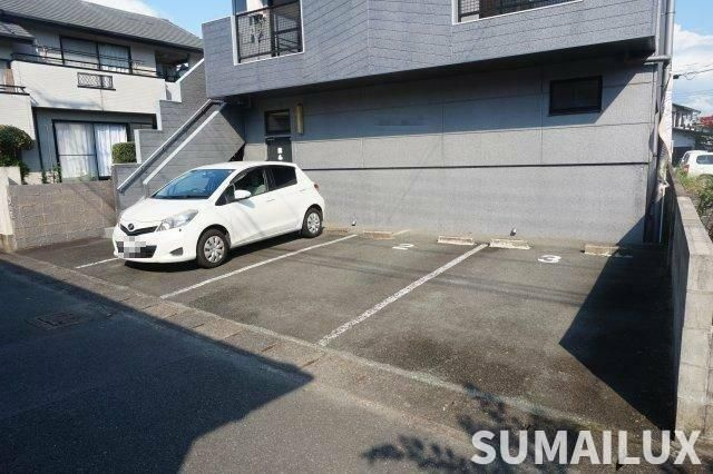 ユニヴァーサルハイツの駐車場