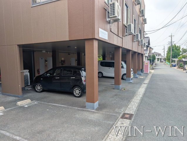 ビクトワールソレイユの駐車場