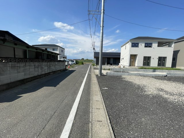新築戸建・新築建売　太田市新田大根町第2　綿打小学校・綿打中学校の前面道路含む現地写真