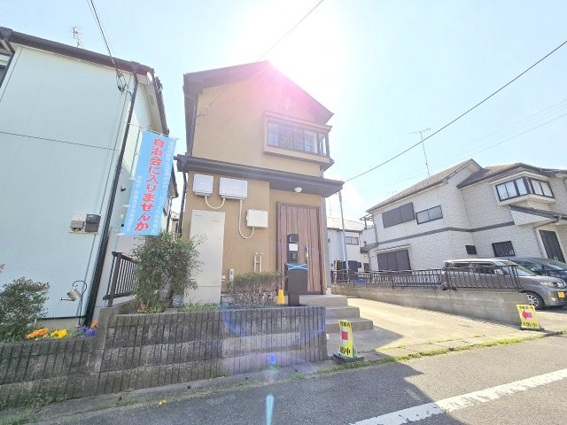 青梅市河辺町７丁目の中古一戸建の前面道路含む現地写真
