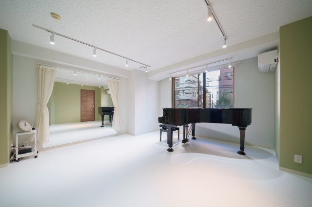 【ロビー】 | 三軒茶屋駅徒歩4分 コーポ三軒茶屋2階 8.77坪 スタジオ居抜き