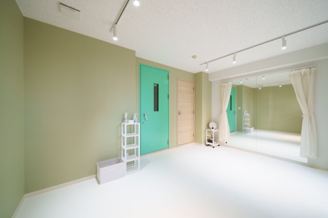 【ロビー】 | 三軒茶屋駅徒歩4分 コーポ三軒茶屋2階 8.77坪 スタジオ居抜き