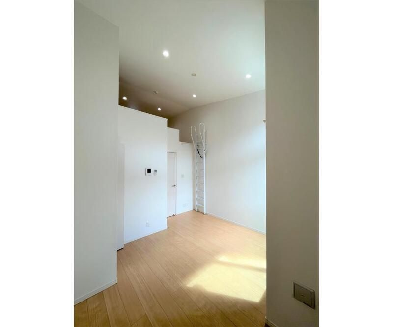 リラート美園の洋室