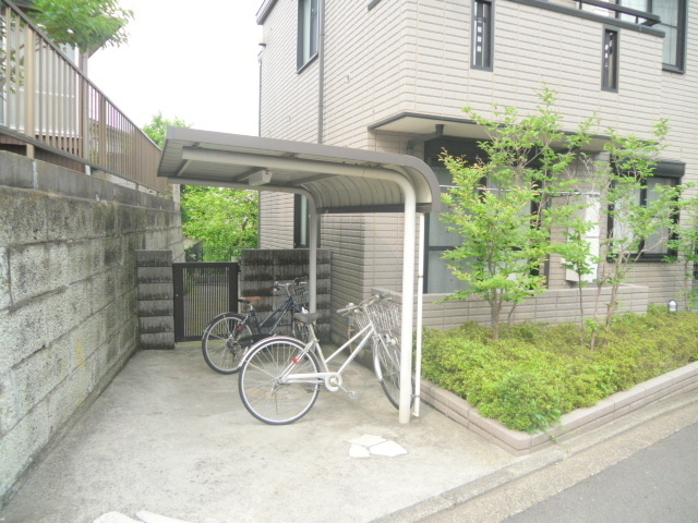 メゾンカルミアのその他共用部分|屋根付駐輪場
