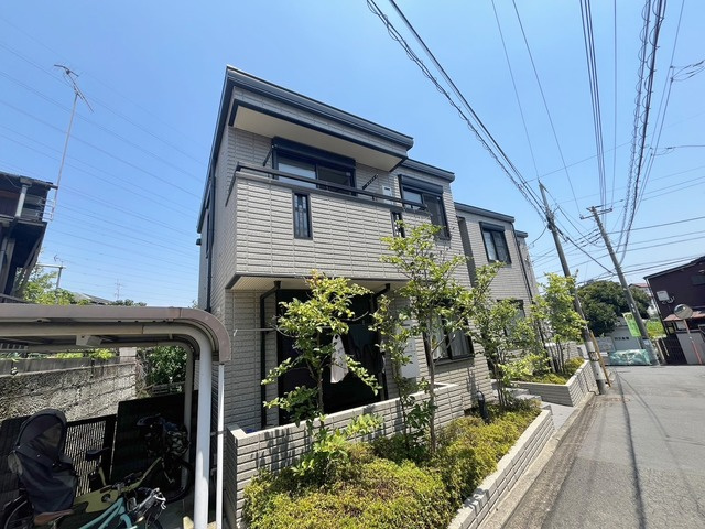 メゾンカルミアのエントランス