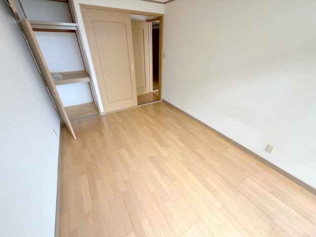【寝室】 | メゾン花屋敷
