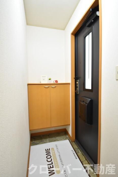 セジュール坂出の玄関|玄関・シューズボックス（カウンタータイプ）