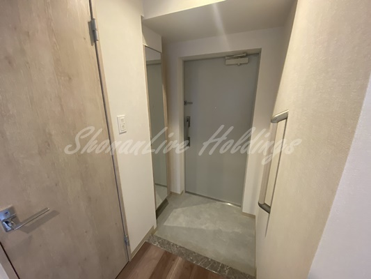 ラフィシア関内の玄関|収納充実の玄関♪