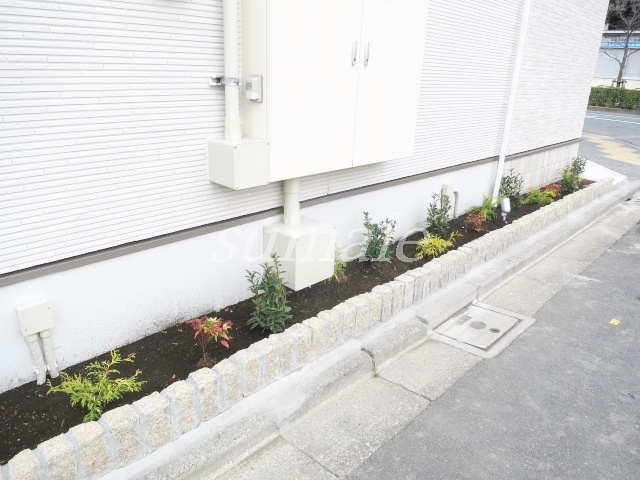 UT浮間のその他|緑・赤・黄色の色とりどりの植栽♪