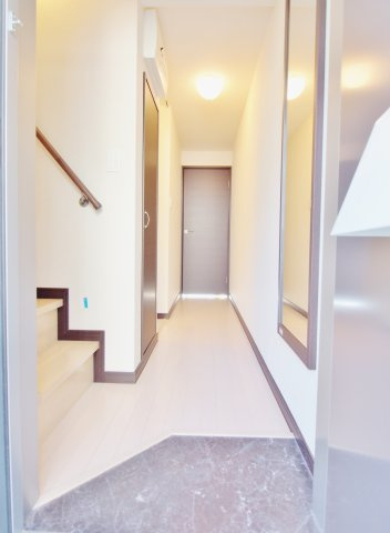 レオネクストバーサトル坂南の玄関