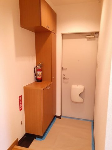 シュティールＢの玄関|収納もある玄関です