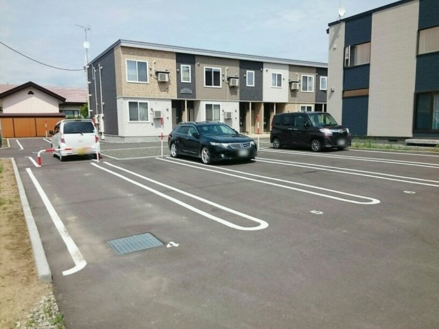 ヴィラ　ハピネスの駐車場|駐車スペースもあります