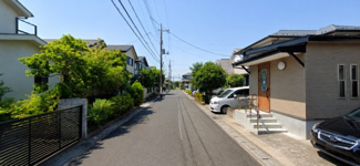 【前面道路含む現地写真】 | 市原市ちはら台南５丁目　古家付売地 | 静かな街並みのちはら台。
遊歩道や公園も多く子育て世代にも優しい環境です。