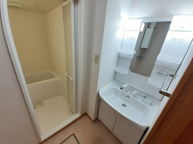 プロムナードⅠの洗面所|明るい洗面所です