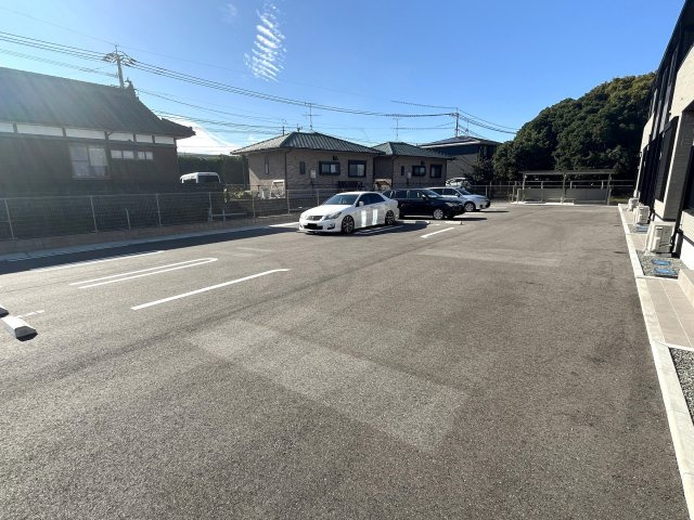 カーサ　プラシード　Ⅱの駐車場