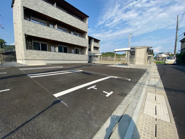 ユニゾンアンマン　エートウの駐車場