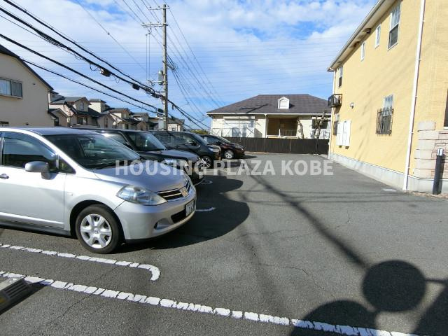 ラッフィナート・カーサ七番館の駐車場
