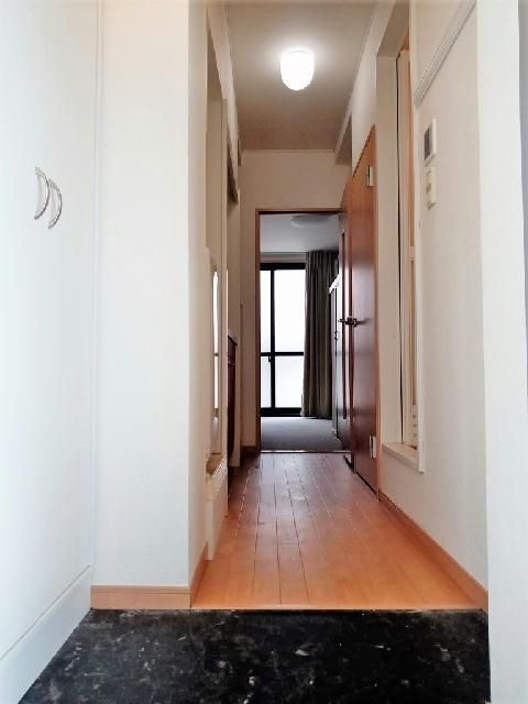 レオパレスサンマリー３の玄関