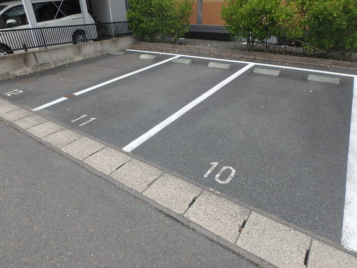 メゾンドテポーレの駐車場