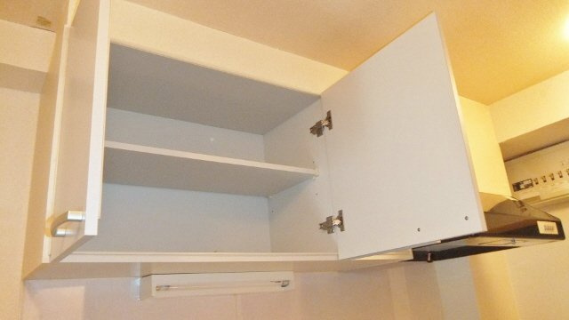 ＧＬＡＮＺ　Ａ・Ｙのキッチン|キッチン上部に収納あります