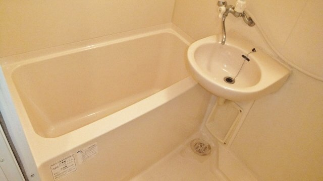 ＧＬＡＮＺ　Ａ・Ｙの浴室|洗面台付きです。