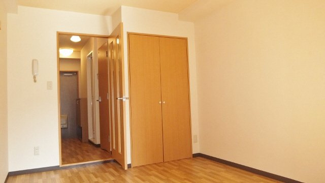 ＧＬＡＮＺ　Ａ・Ｙの居間・リビング|洋室７帖です