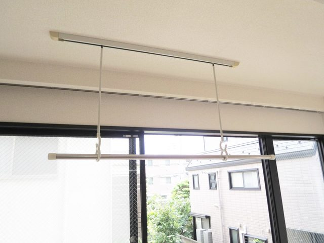 ボヌール奥戸の設備|室内干し掛けれるバーがリビングにございます！