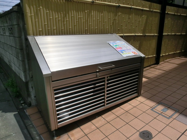 ボヌール奥戸のその他共用部分|敷地内専用ごみ置き場有り。
