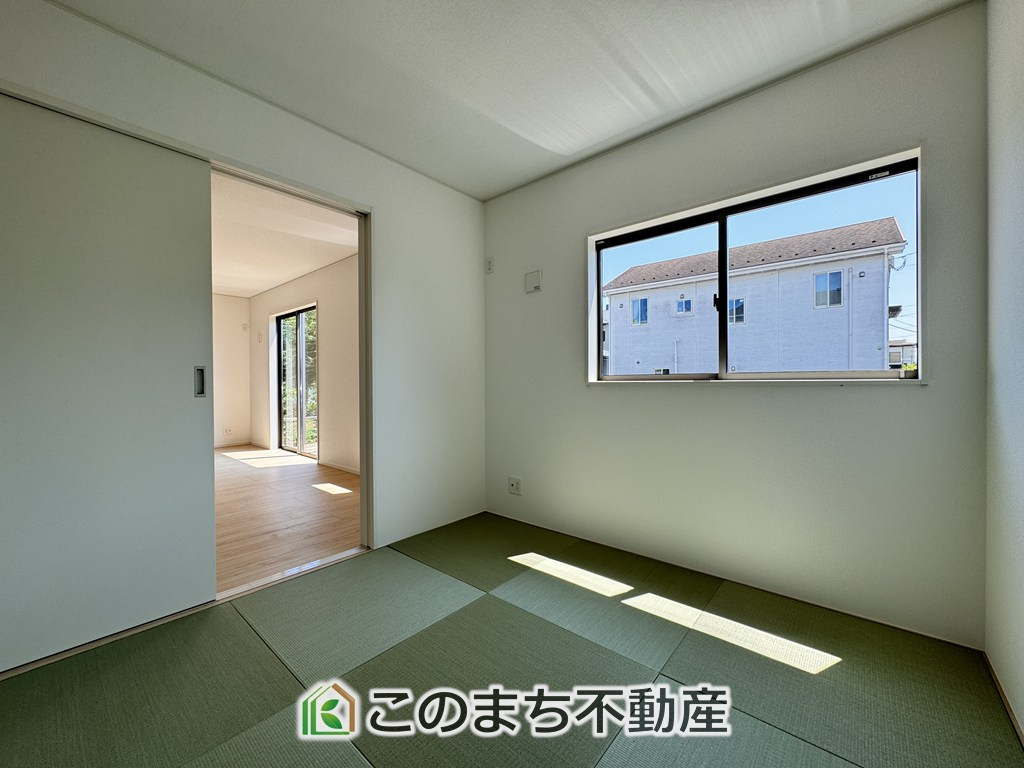 CRADLEGARDEN真岡市台町第10の和室|お子様のお昼寝にも便利な和室です。大きな窓から暖かな日差しが差し込みます♪