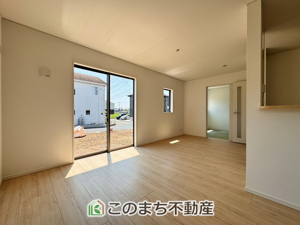 CRADLEGARDEN真岡市台町第10の居間・リビング|お手入れのしやすいフローリング仕様です。普段はフロアモップなどを使って、簡単にお掃除していただけます◎
