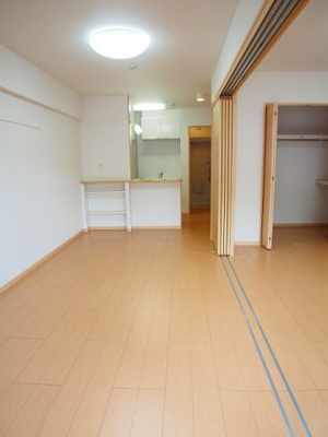 【居間・リビング】 | カルムヴィラいさおし | ゆったりとした居間です