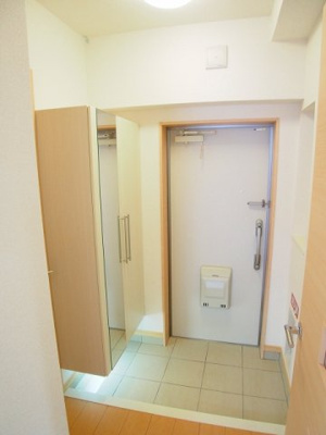 【玄関】 | カルムヴィラいさおし | シンプルで使いやすい玄関です