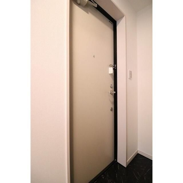 ウェルスクエア豊島千川の玄関