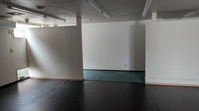 イーストビル1階貸事務所・倉庫の内装