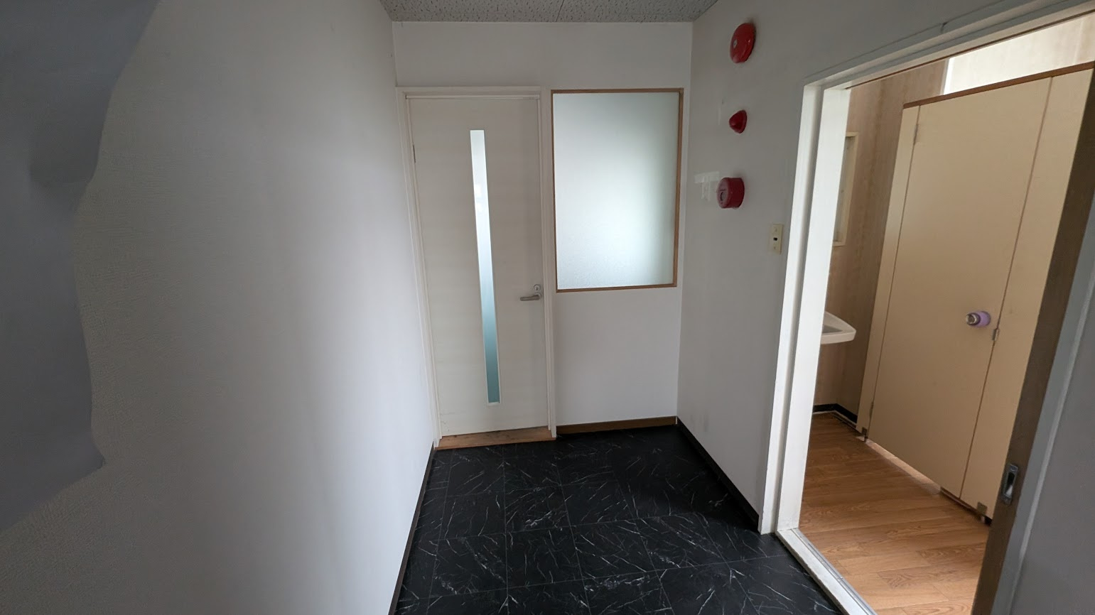 イーストビル1階貸事務所・倉庫の内装