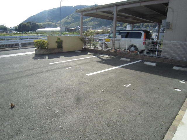 Douce　Fleur77の駐車場