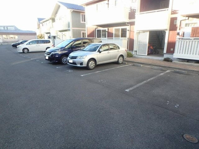 リビングタウン向中野　Ｆの駐車場