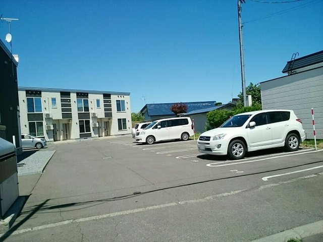 ＶＩＶＡＣＥⅡの駐車場|車をお持ちの方に嬉しい駐車場付きの物件です