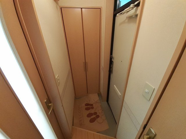 エステート２３７の玄関|収納もある玄関です