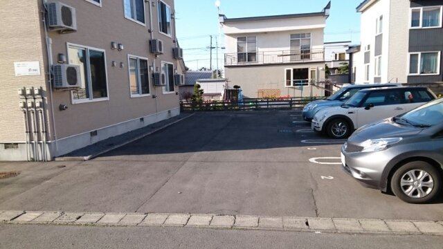 メイクワンズウェイの駐車場|駐車場があるので、車を買う予定の方も安心です