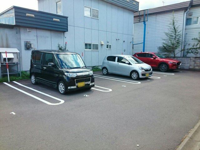 メゾン　ド　ひいらぎの駐車場|車をお持ちの方に嬉しい駐車場付きの物件です