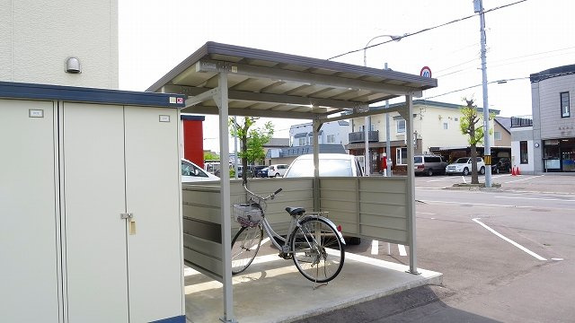 ヴァレリアの駐車場|車をお持ちの方に嬉しい駐車場付きの物件です